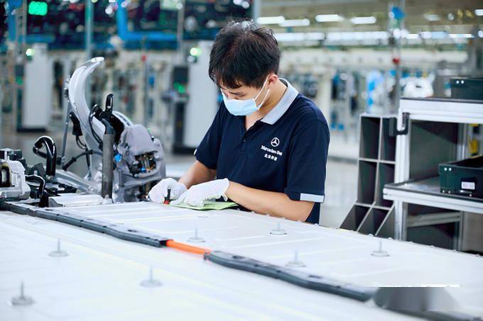 深入北京奔馳EQE誕生地 感受對(duì)標(biāo)德國(guó)工廠的頂級(jí)智造工藝